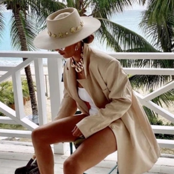 Seaside Boater - Picture 2 of 8